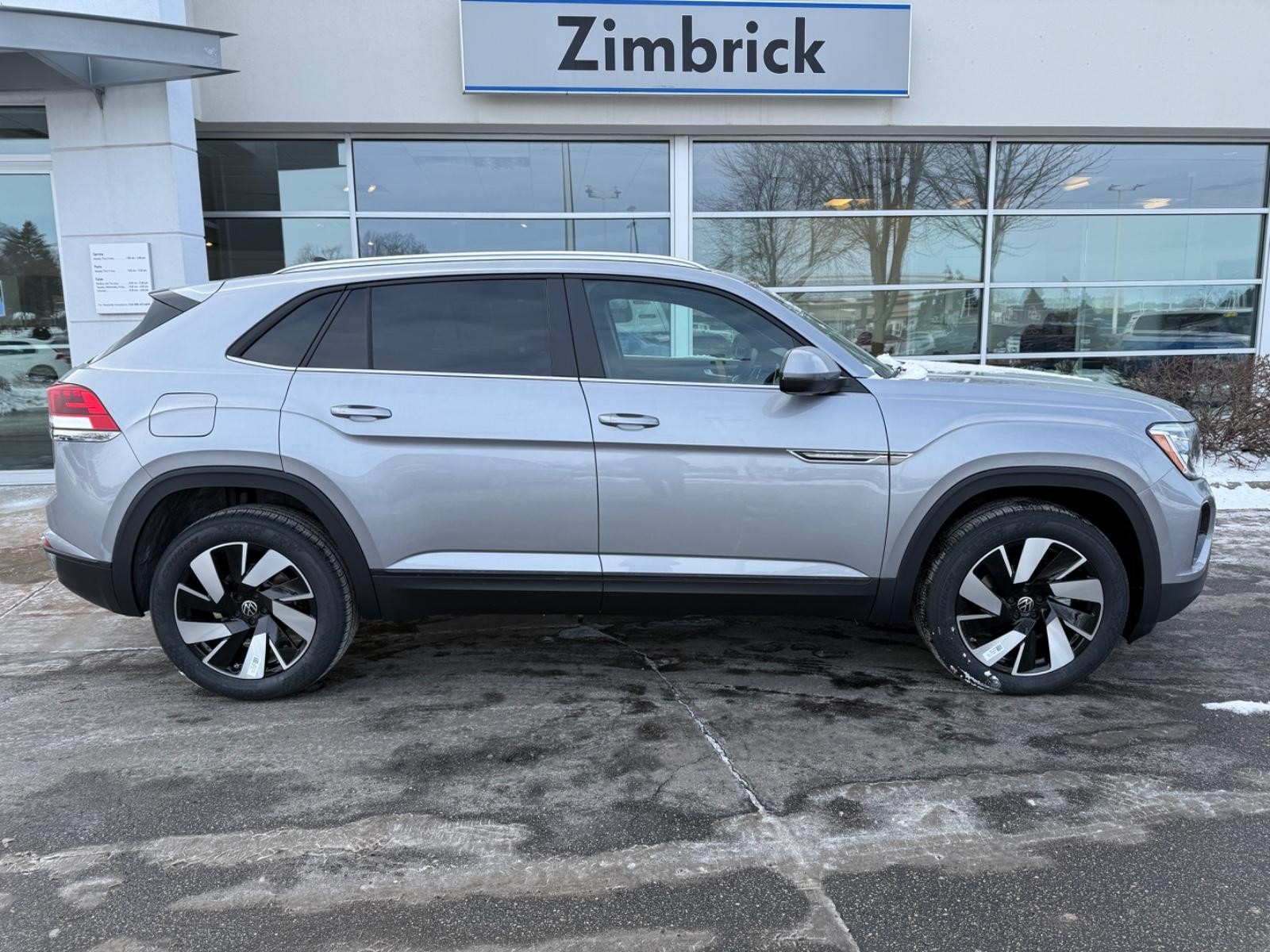 Volkswagen Atlas Cross Sport Vehicle Image 02