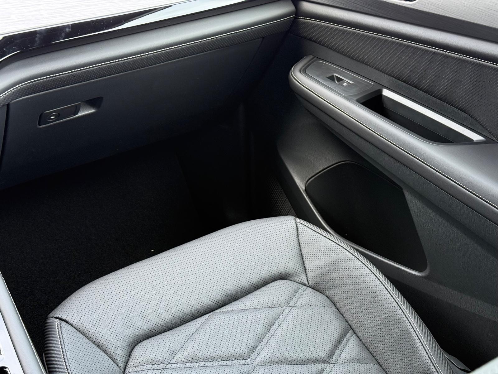 Volkswagen Atlas Cross Sport Vehicle Image 10