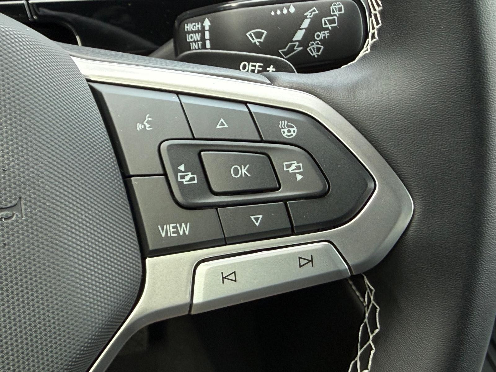 Volkswagen Atlas Cross Sport Vehicle Image 12