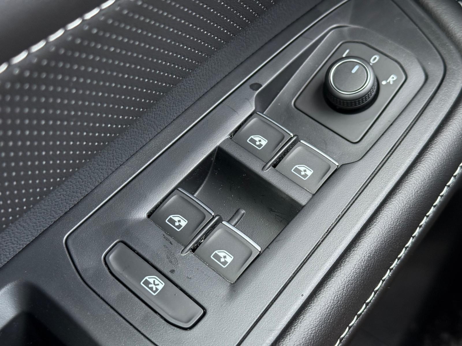 Volkswagen Atlas Cross Sport Vehicle Image 15