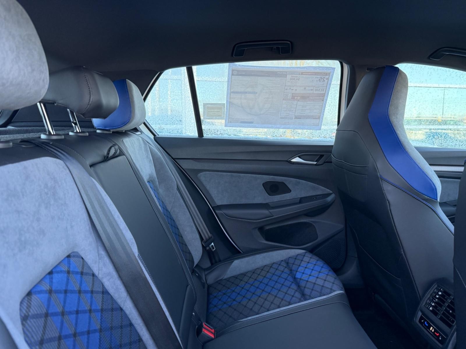 Volkswagen Golf R Vehicle Image 05