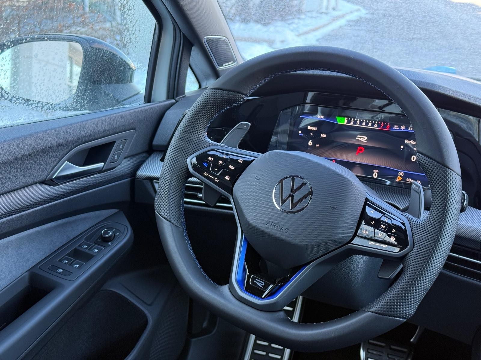 Volkswagen Golf R Vehicle Image 09