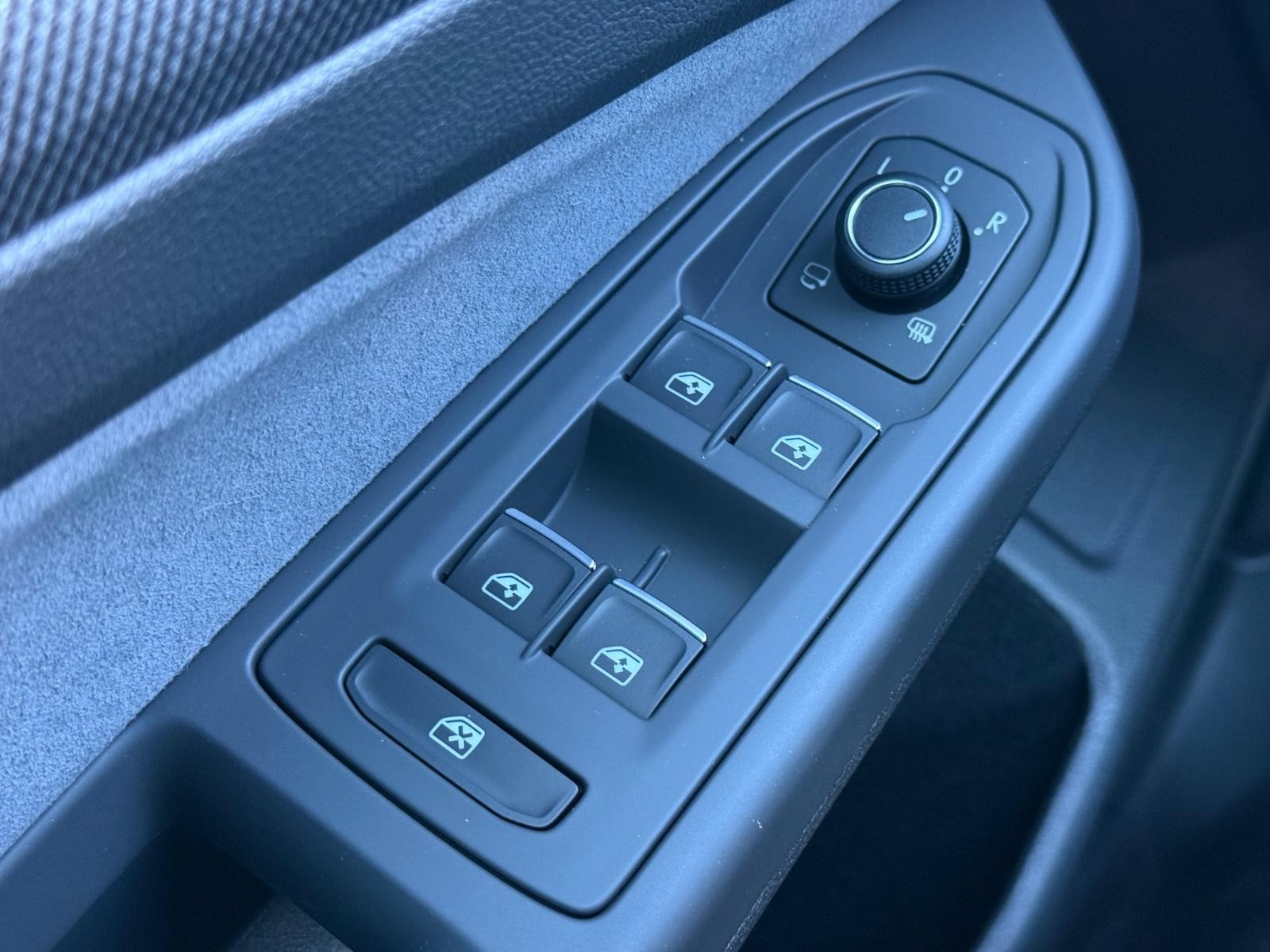 Volkswagen Golf R Vehicle Image 16