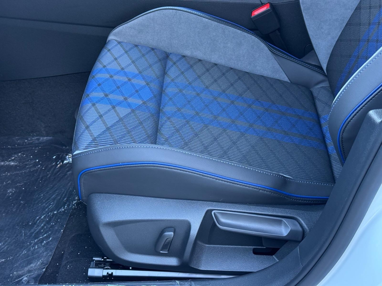 Volkswagen Golf R Vehicle Image 17