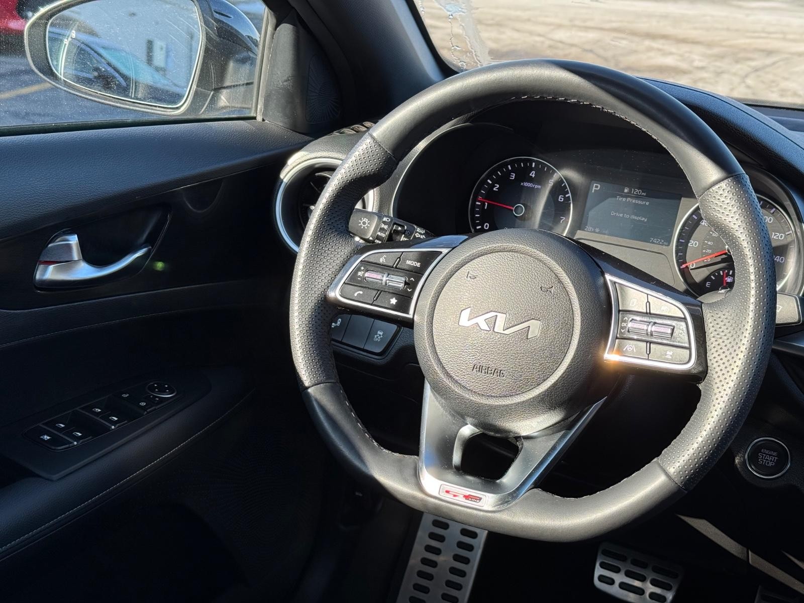 Kia Forte Vehicle Image 15