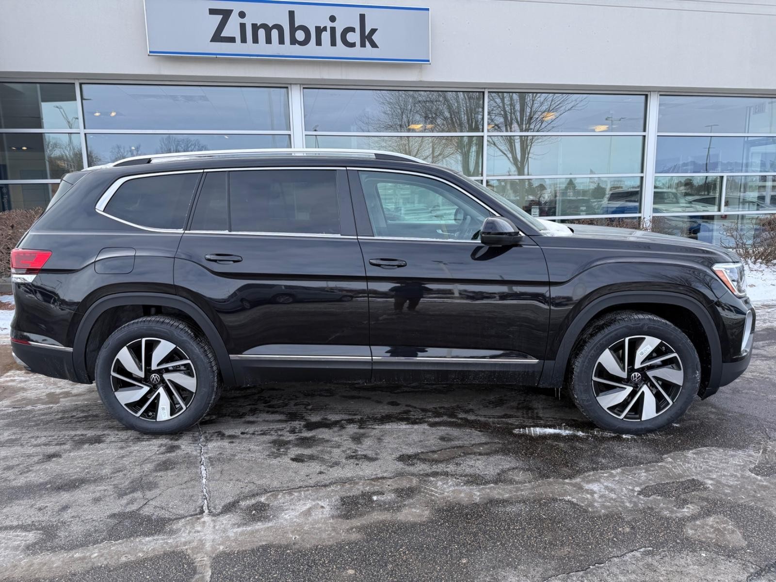 Volkswagen Atlas Vehicle Image 02