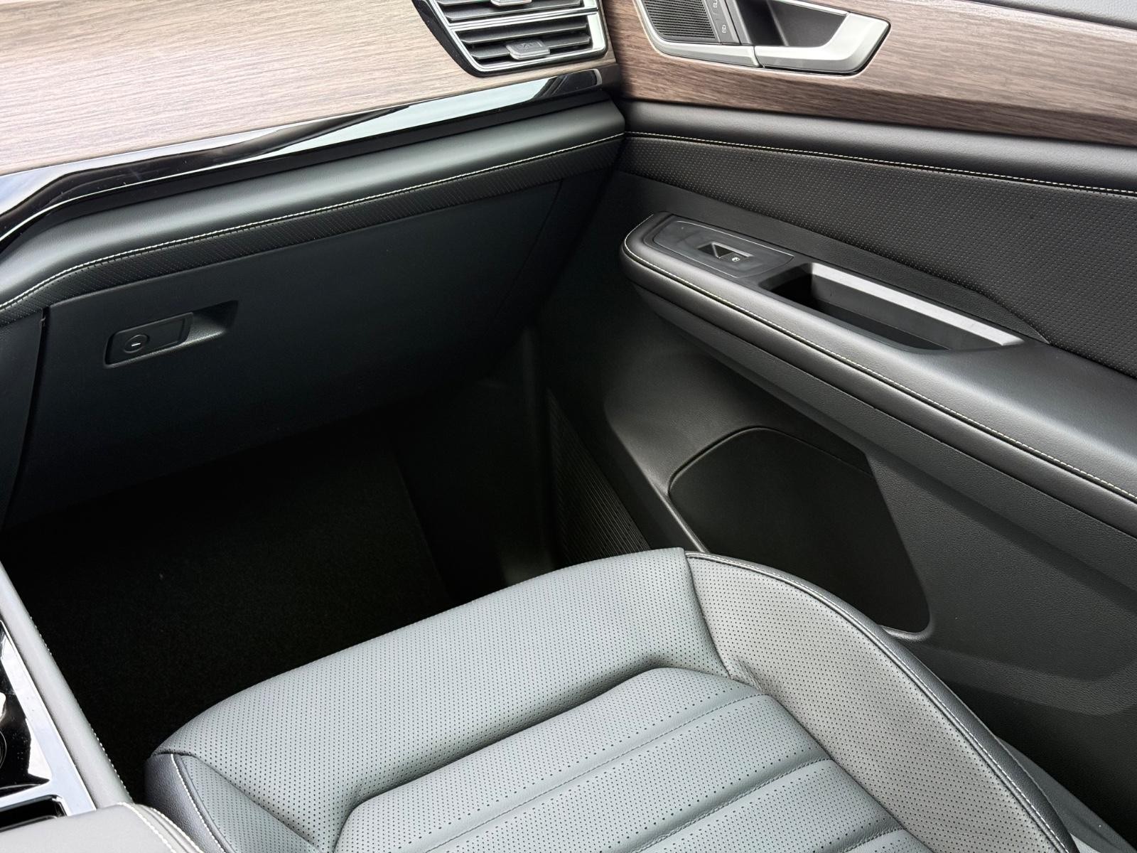 Volkswagen Atlas Vehicle Image 11