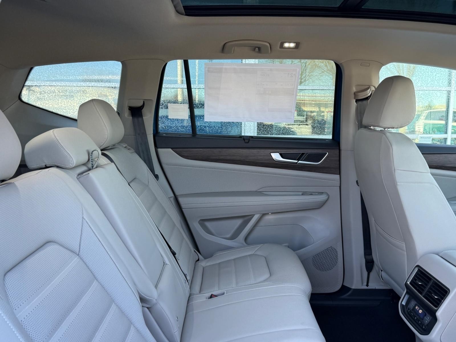 Volkswagen Atlas Vehicle Image 05