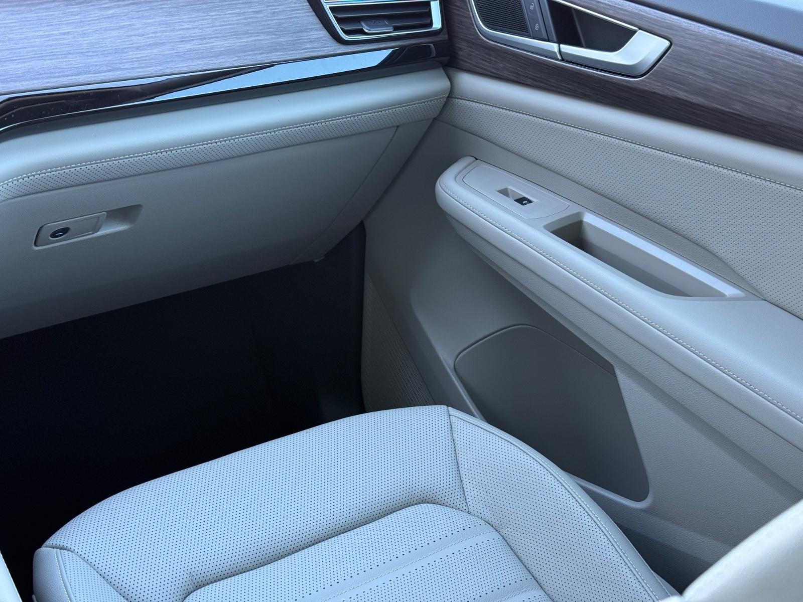 Volkswagen Atlas Vehicle Image 10