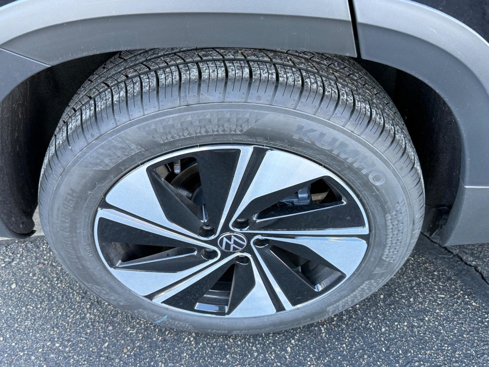 Volkswagen Taos Vehicle Image 04