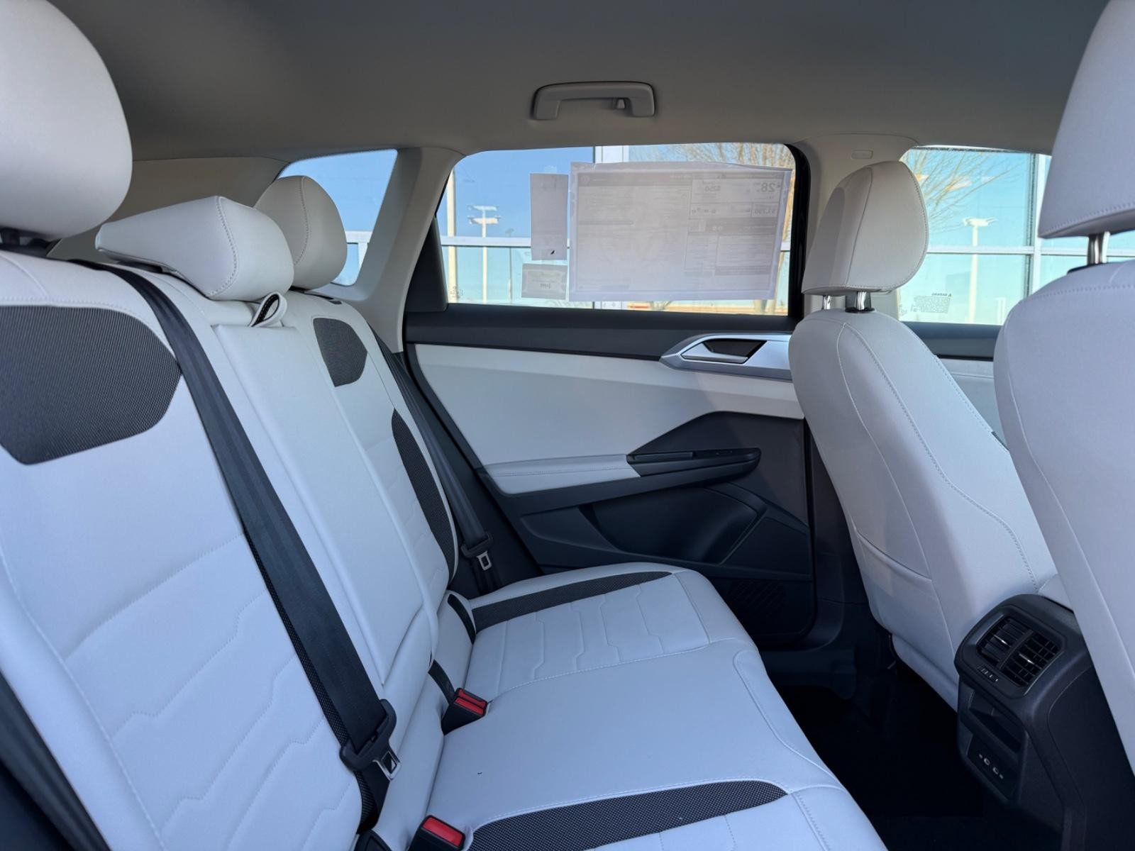 Volkswagen Taos Vehicle Image 05