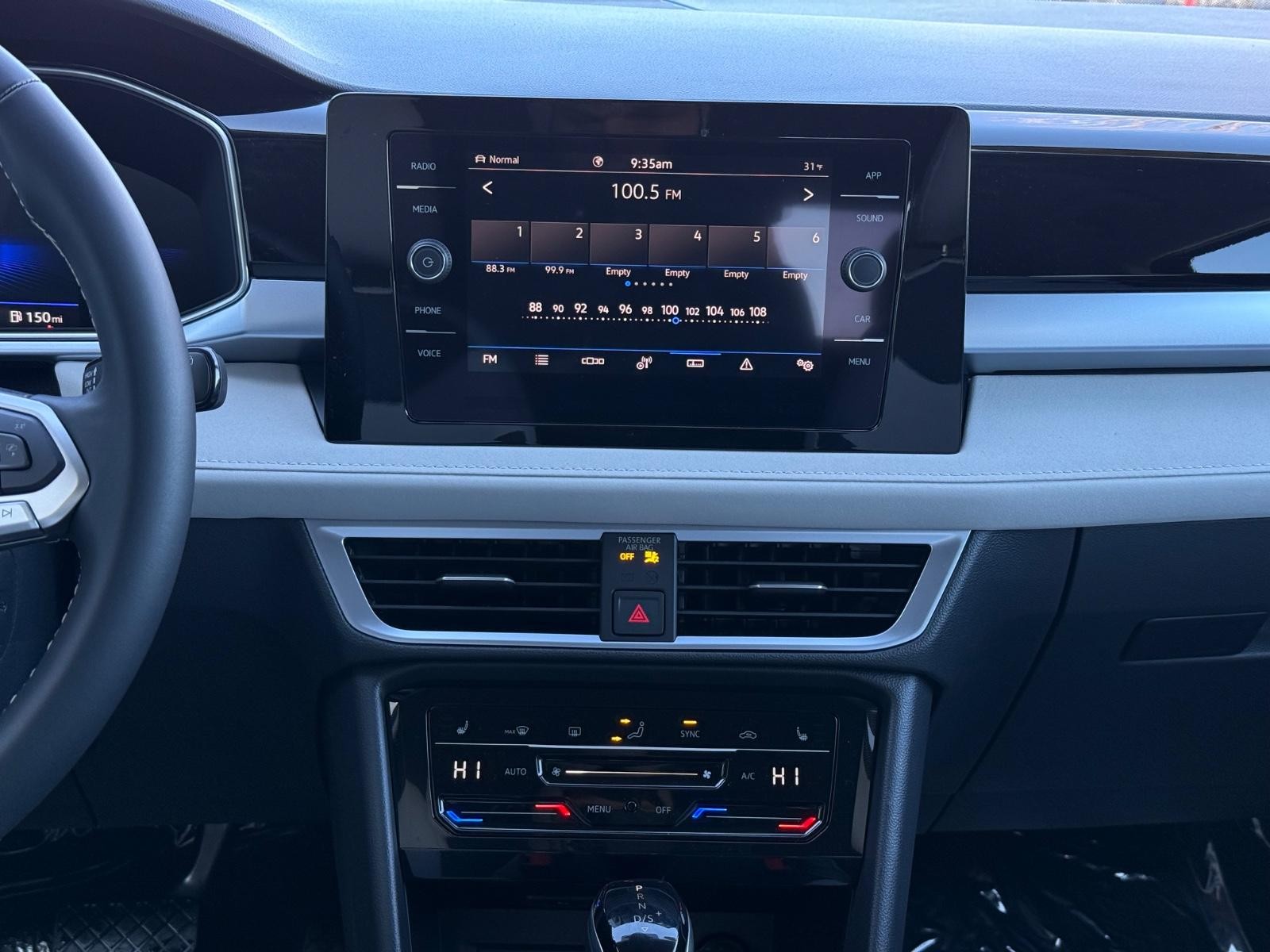 Volkswagen Taos Vehicle Image 07