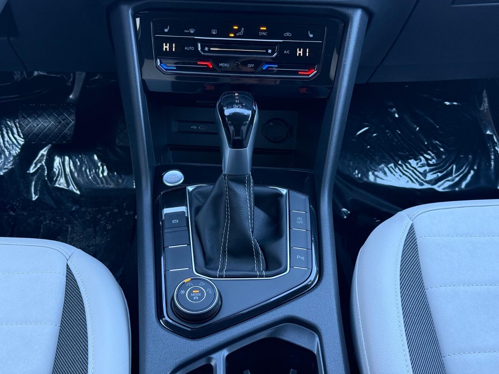 Volkswagen Taos Vehicle Image 08