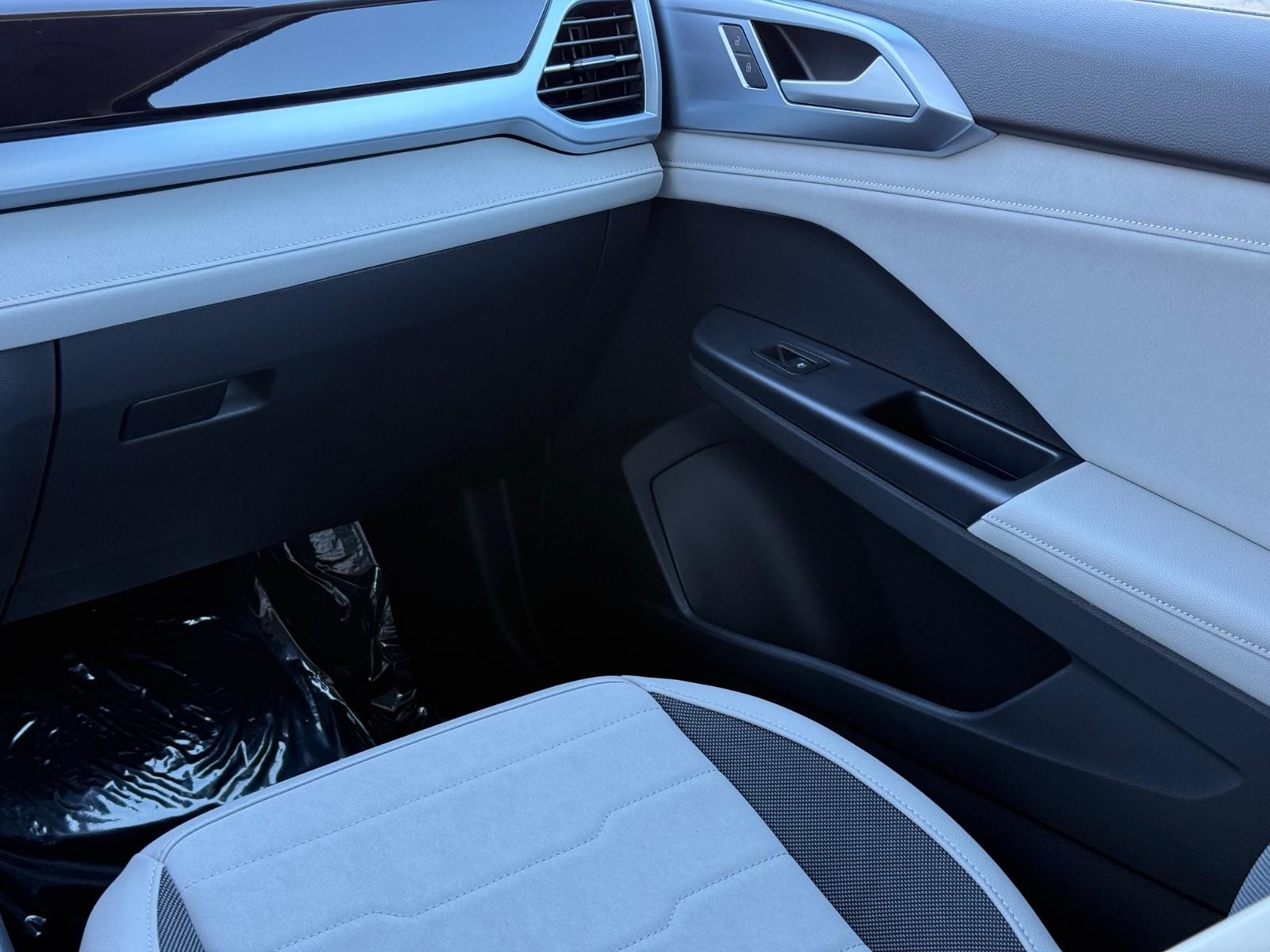 Volkswagen Taos Vehicle Image 10