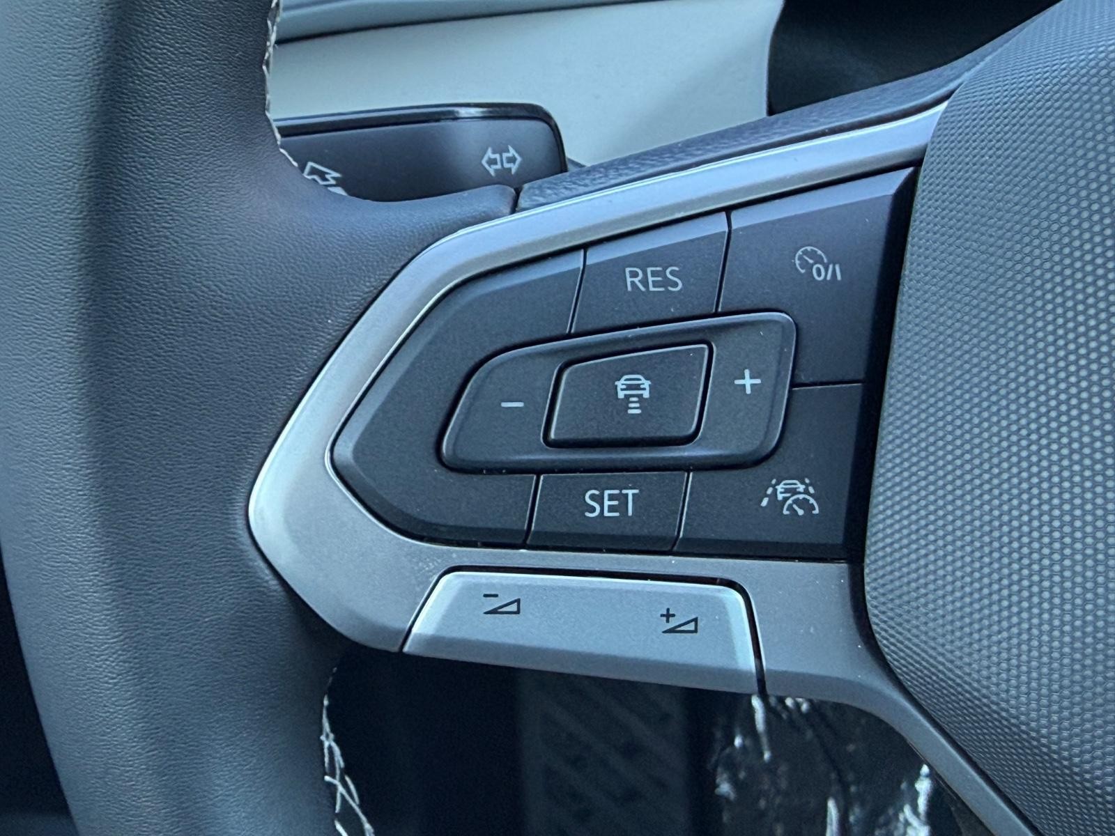 Volkswagen Taos Vehicle Image 11