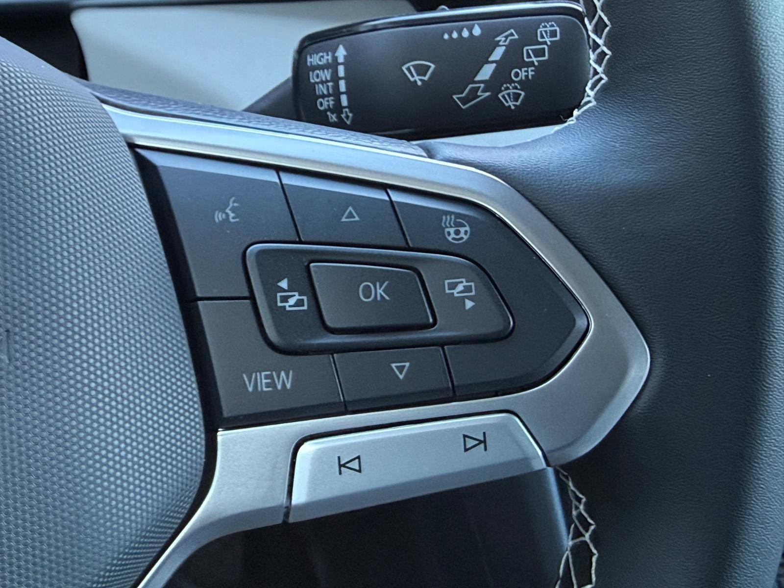 Volkswagen Taos Vehicle Image 12