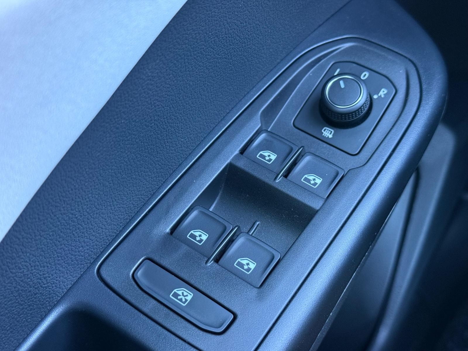 Volkswagen Taos Vehicle Image 15