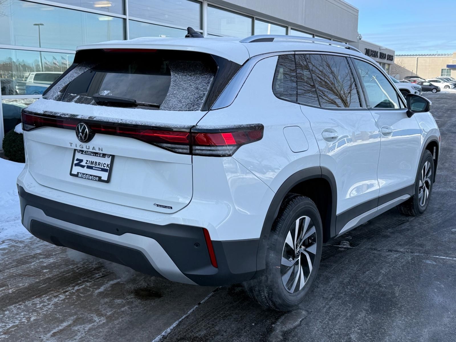 Volkswagen Tiguan Vehicle Image 03