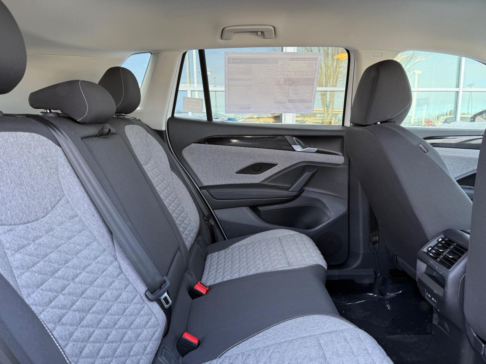 Volkswagen Tiguan Vehicle Image 05