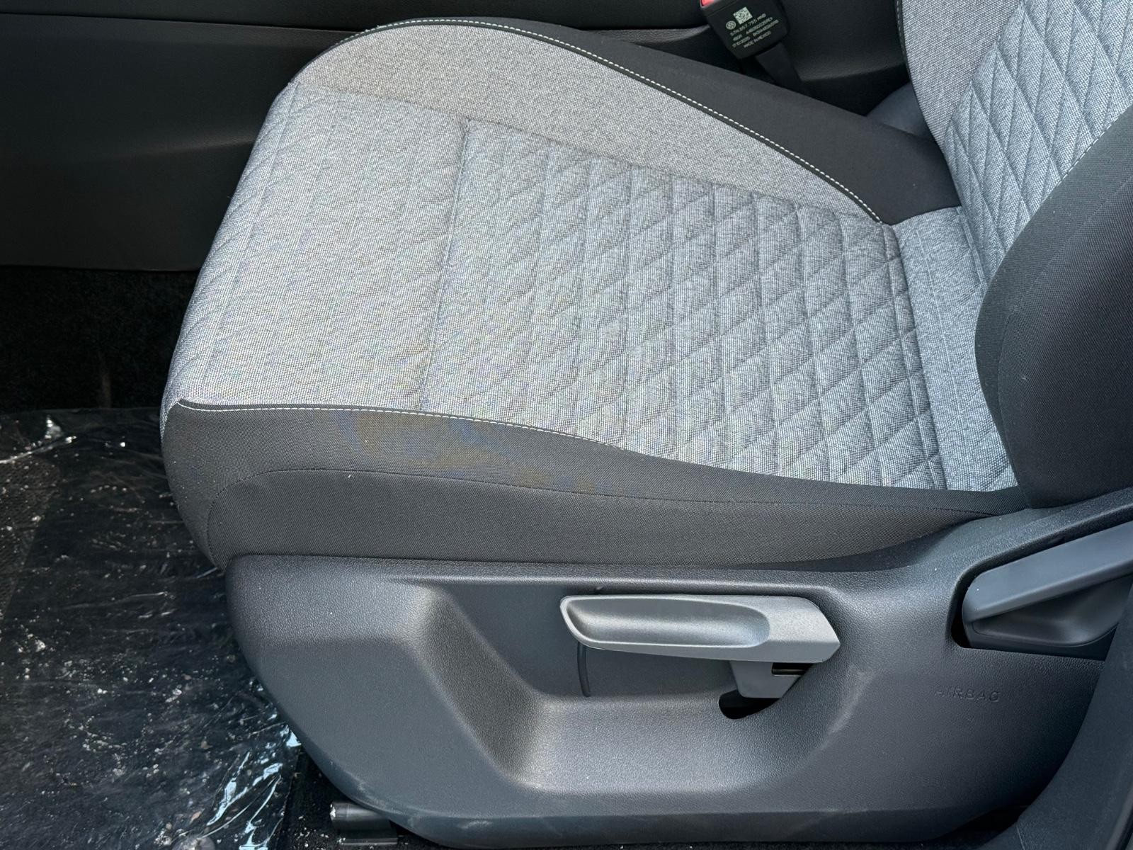 Volkswagen Tiguan Vehicle Image 16