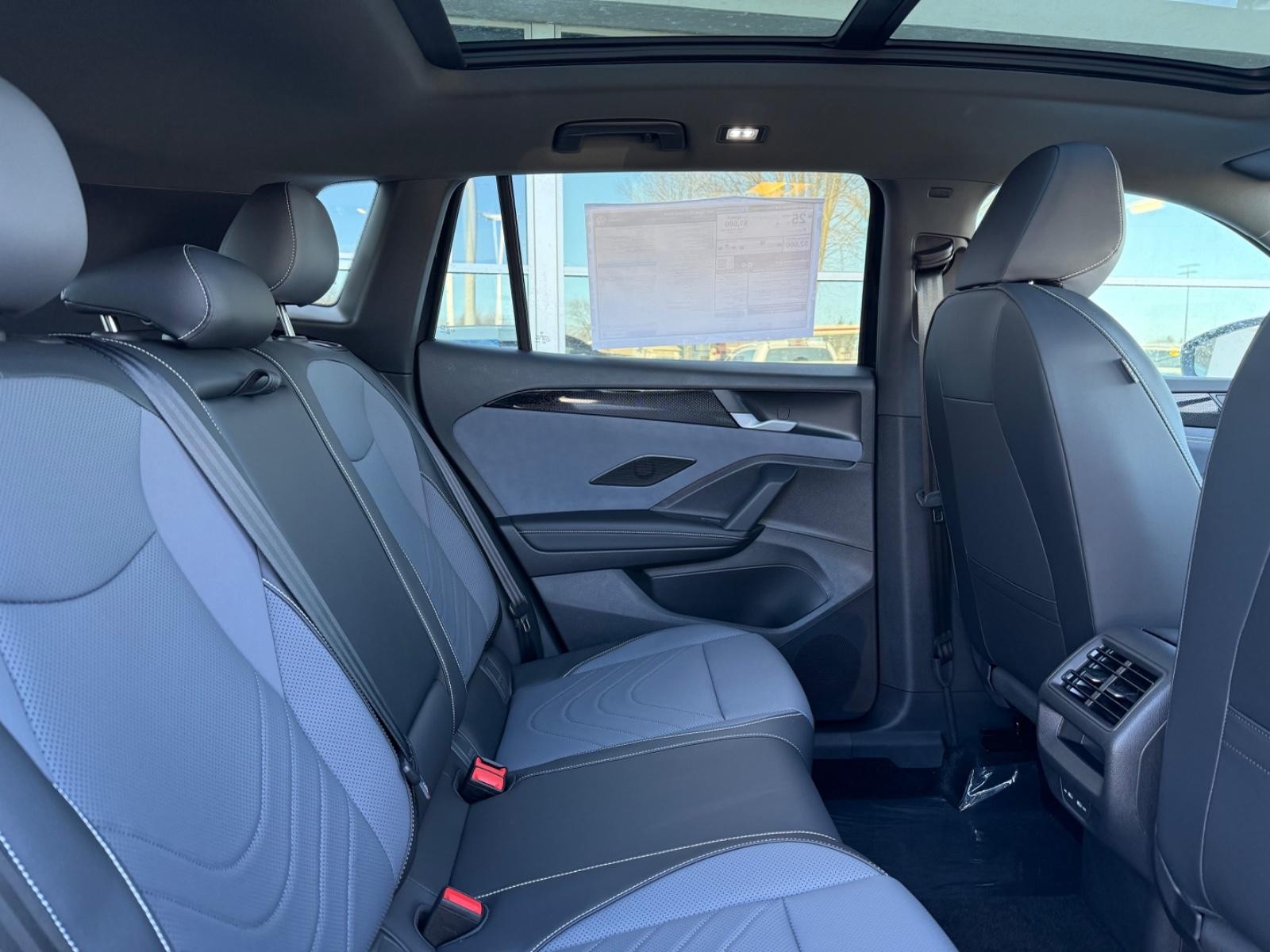 Volkswagen Tiguan Vehicle Image 05