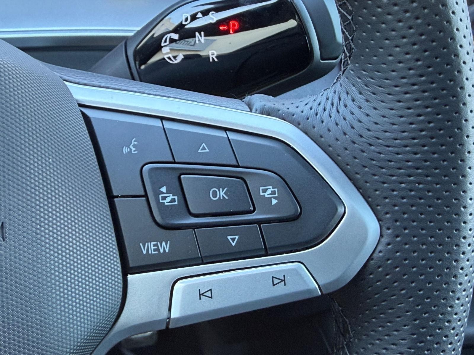 Volkswagen Tiguan Vehicle Image 11