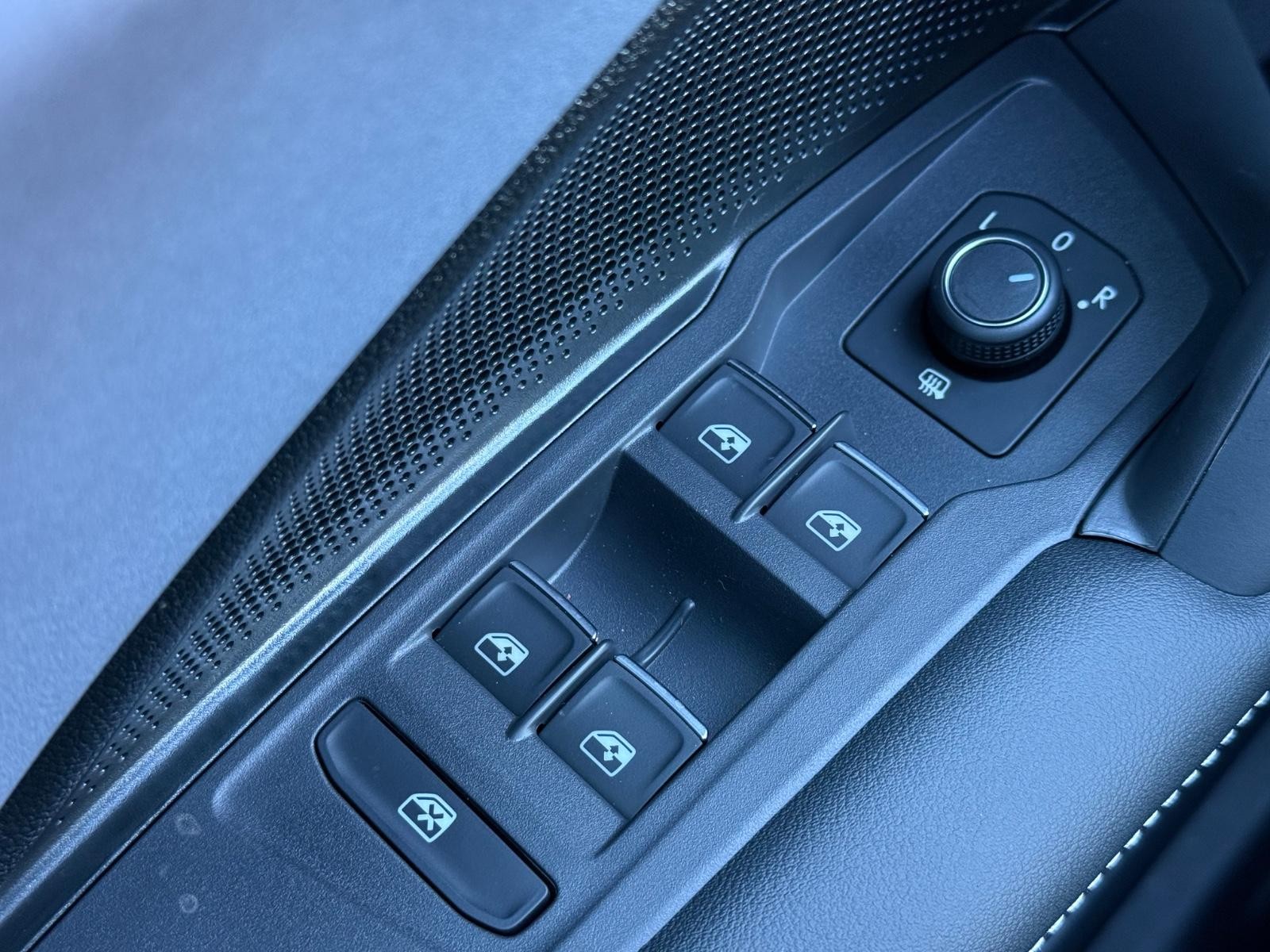 Volkswagen Tiguan Vehicle Image 15