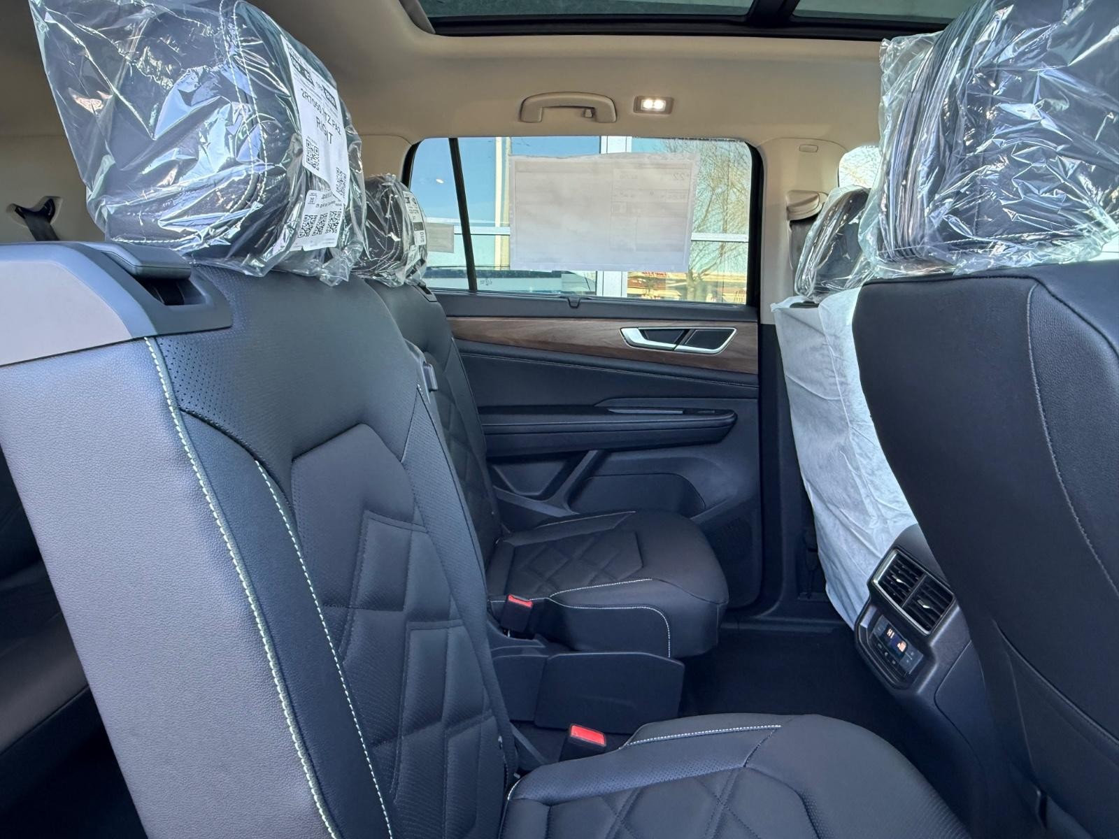 Volkswagen Atlas Vehicle Image 06