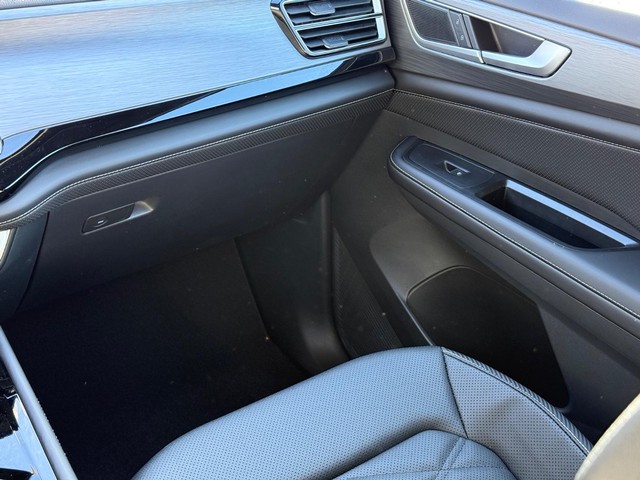 Volkswagen Atlas Cross Sport Vehicle Image 09