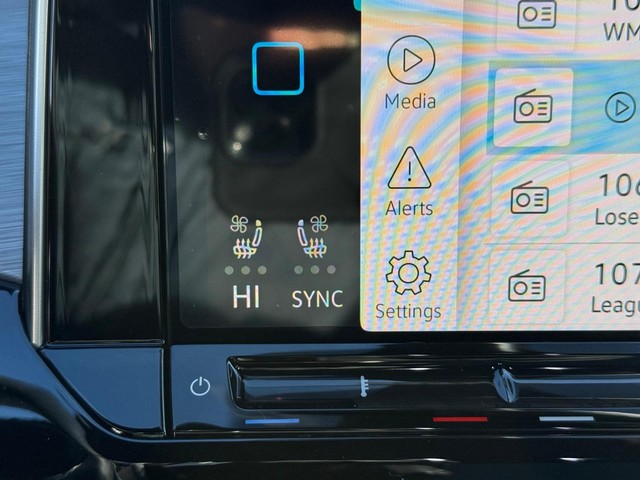 Volkswagen Atlas Cross Sport Vehicle Image 11