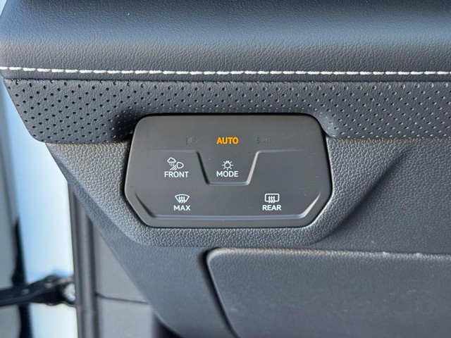 Volkswagen Atlas Cross Sport Vehicle Image 12