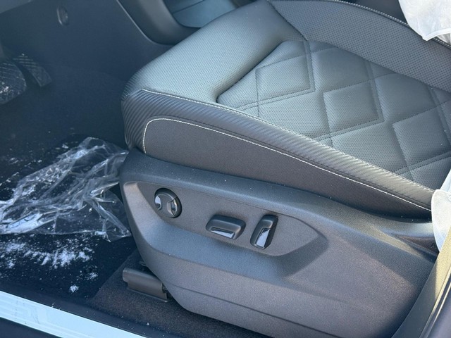 Volkswagen Atlas Cross Sport Vehicle Image 14