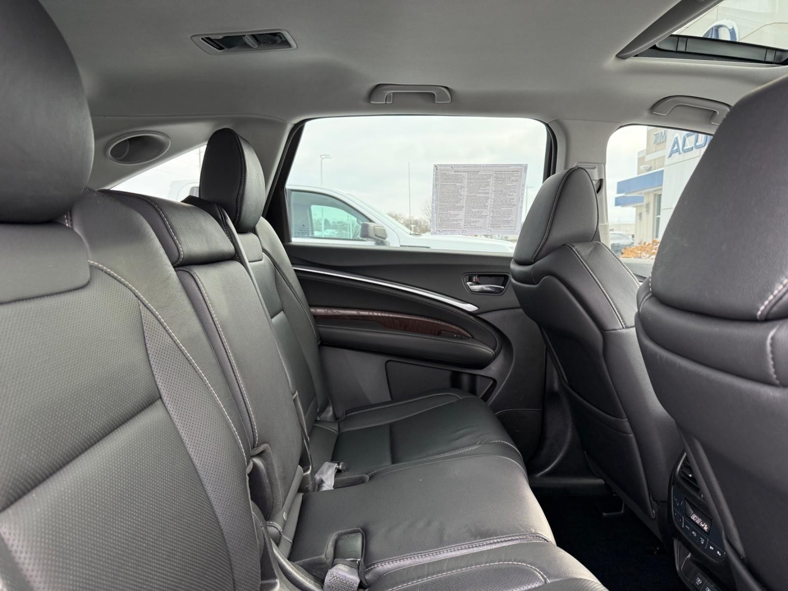 Acura MDX Vehicle Image 10