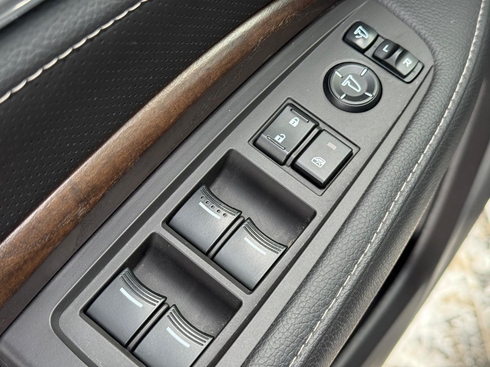 Acura MDX Vehicle Image 22