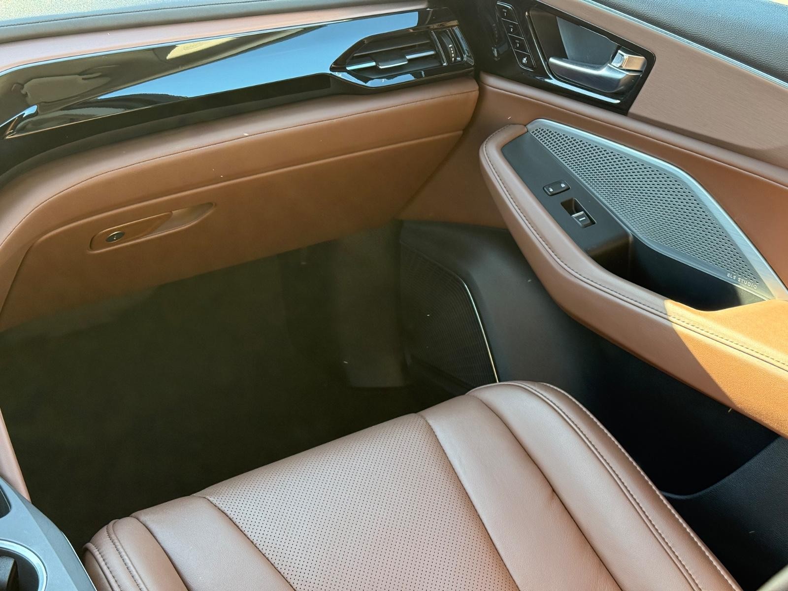 Acura MDX Vehicle Image 15