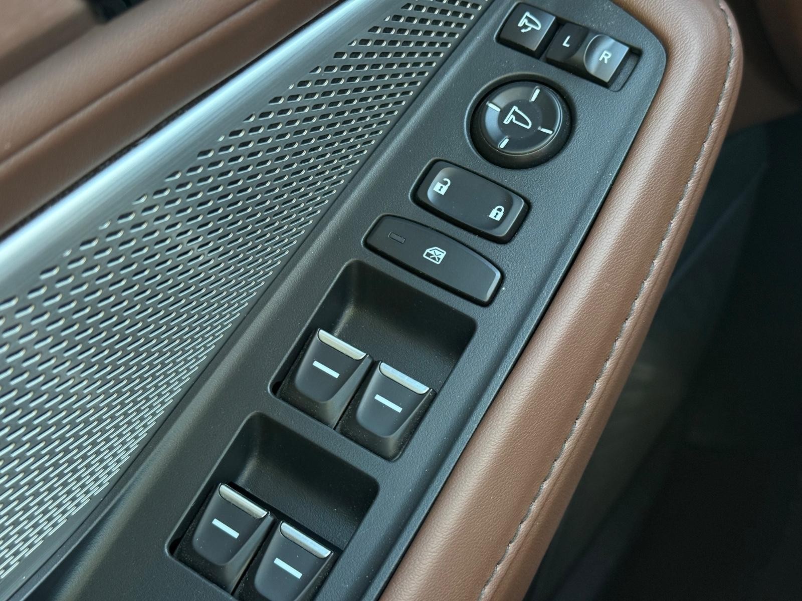 Acura MDX Vehicle Image 22