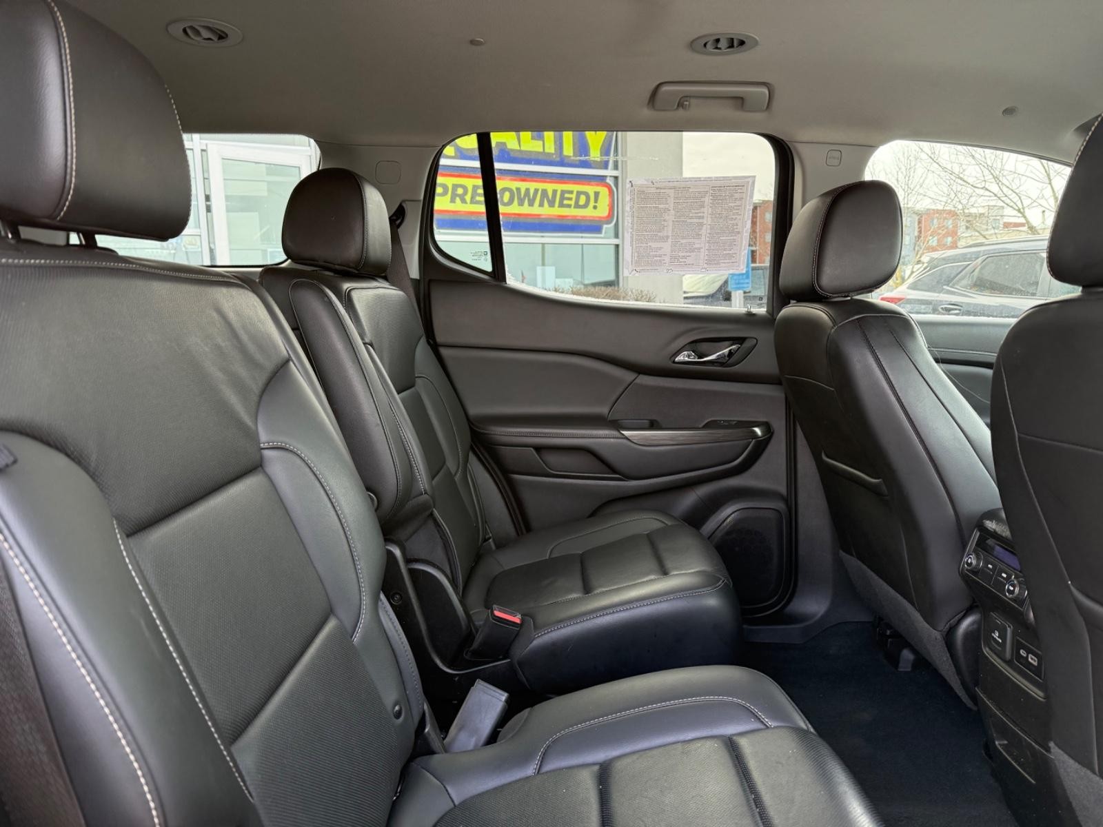 GMC Acadia Vehicle Image 09