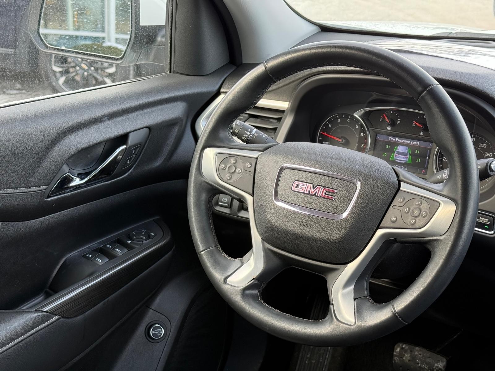 GMC Acadia Vehicle Image 13