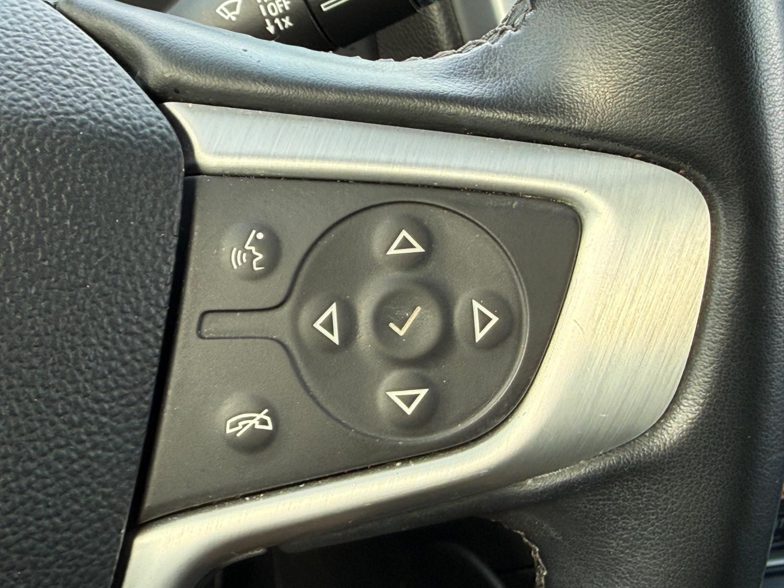 GMC Acadia Vehicle Image 16