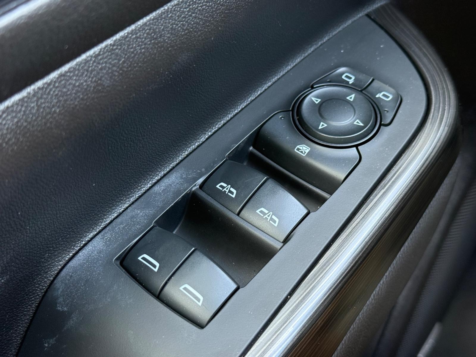 GMC Acadia Vehicle Image 21