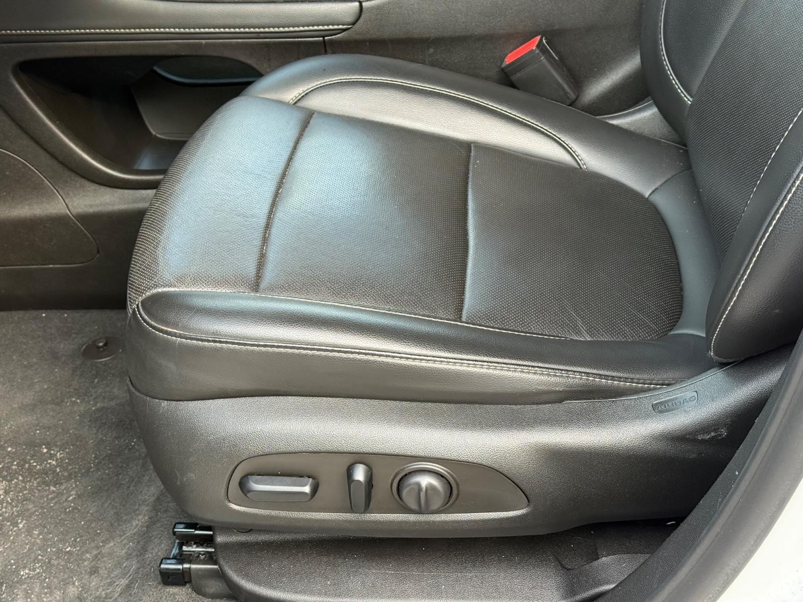 GMC Acadia Vehicle Image 22