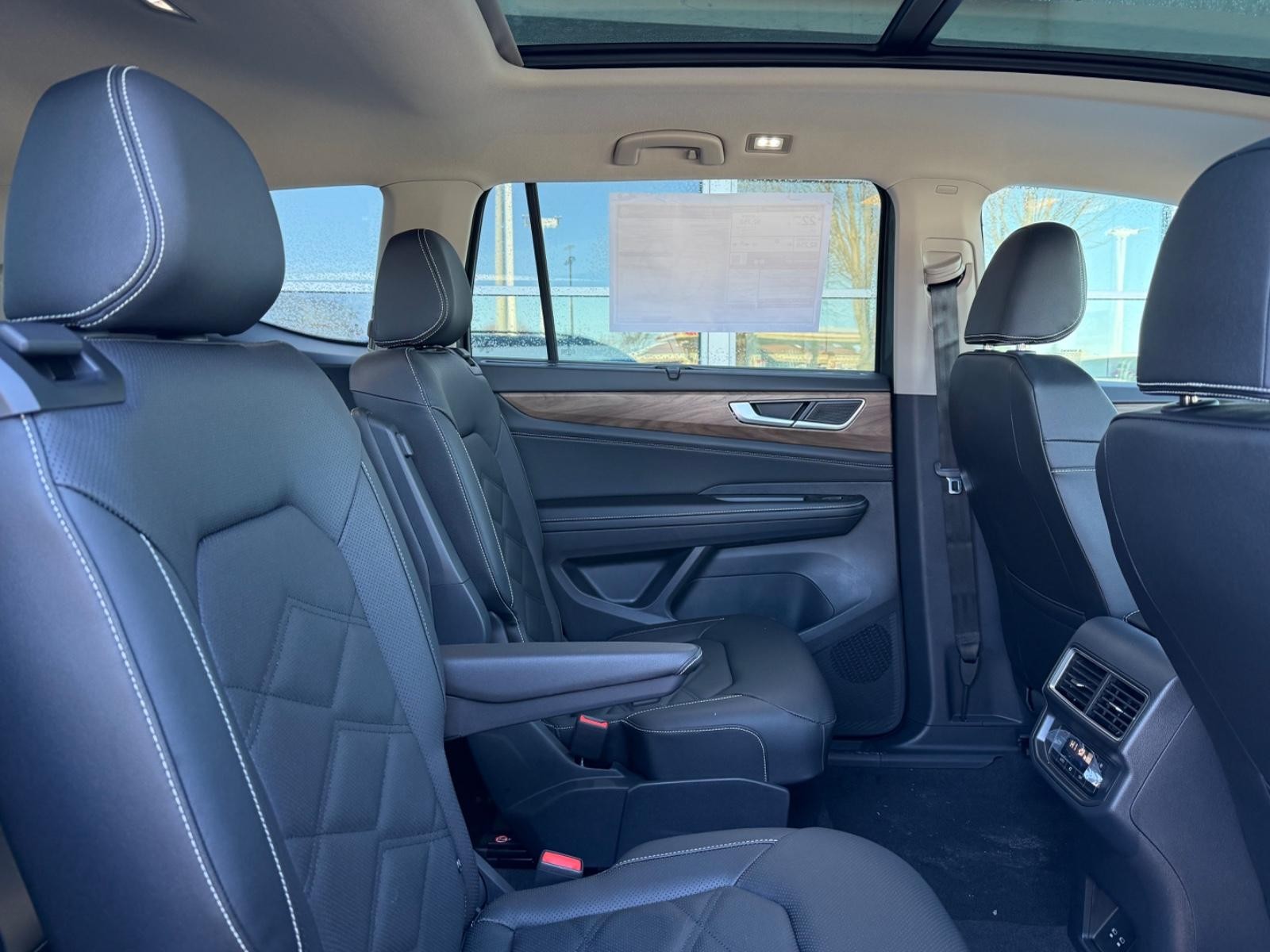 Volkswagen Atlas Vehicle Image 05