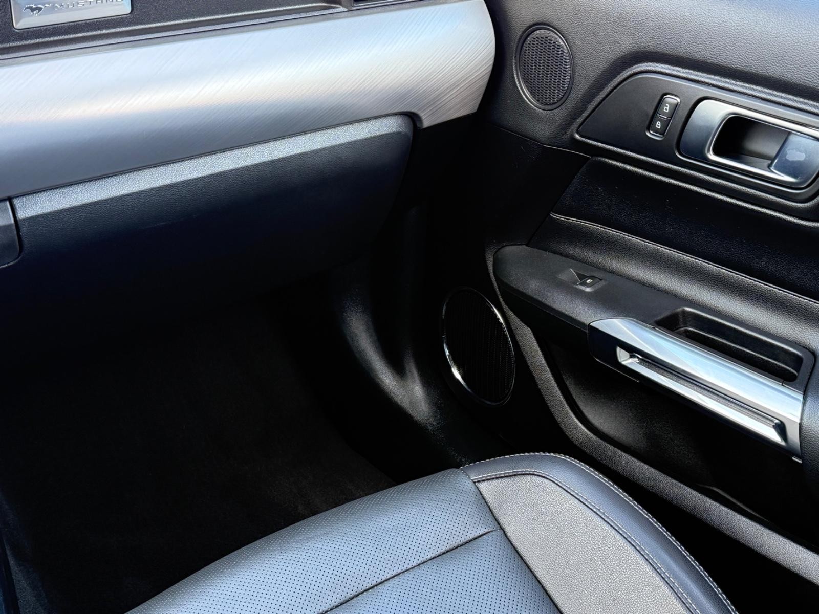 Ford Mustang Vehicle Image 14