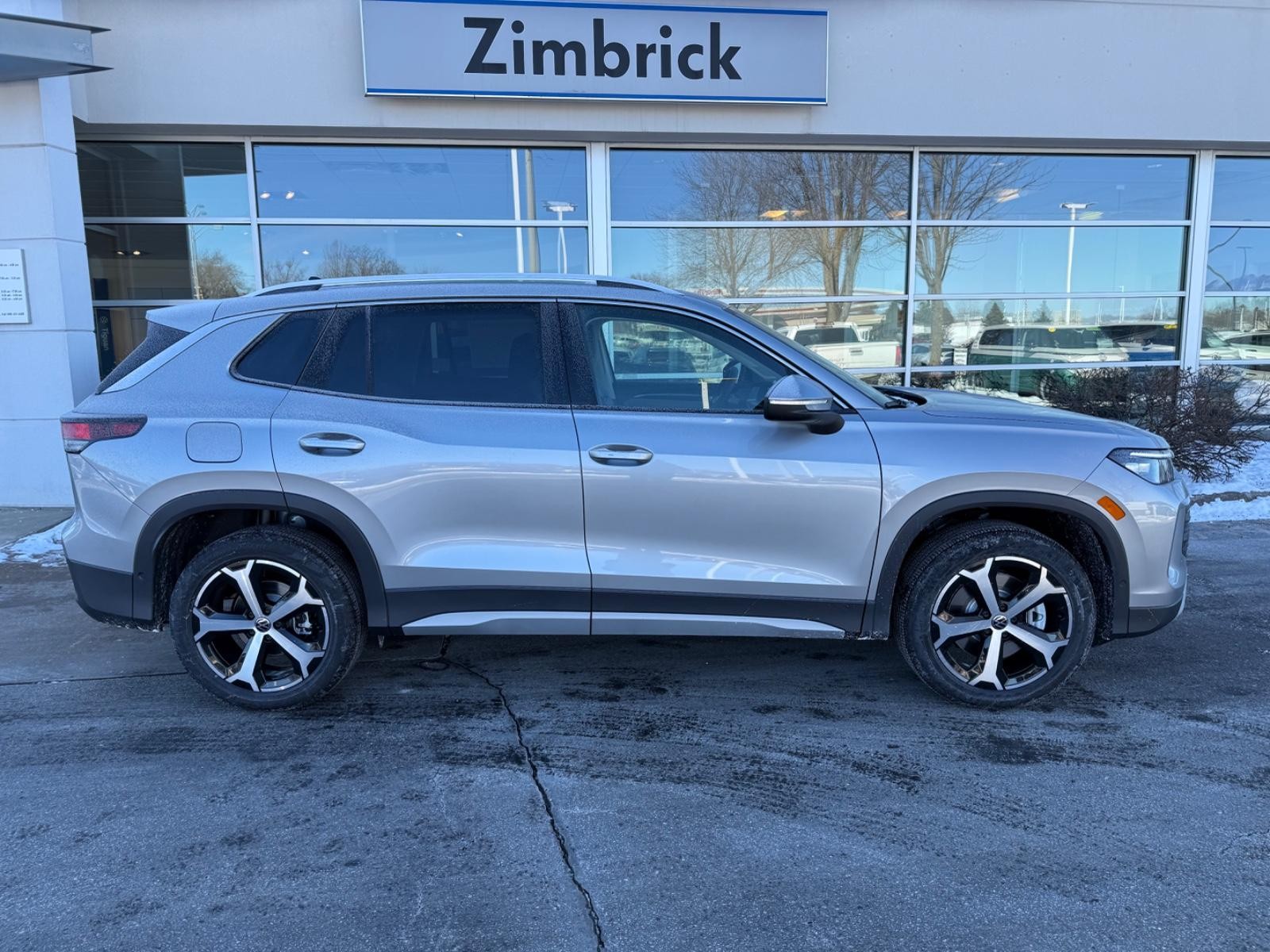 Volkswagen Tiguan Vehicle Image 02