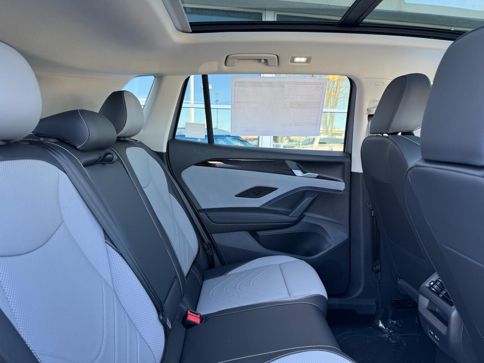 Volkswagen Tiguan Vehicle Image 05