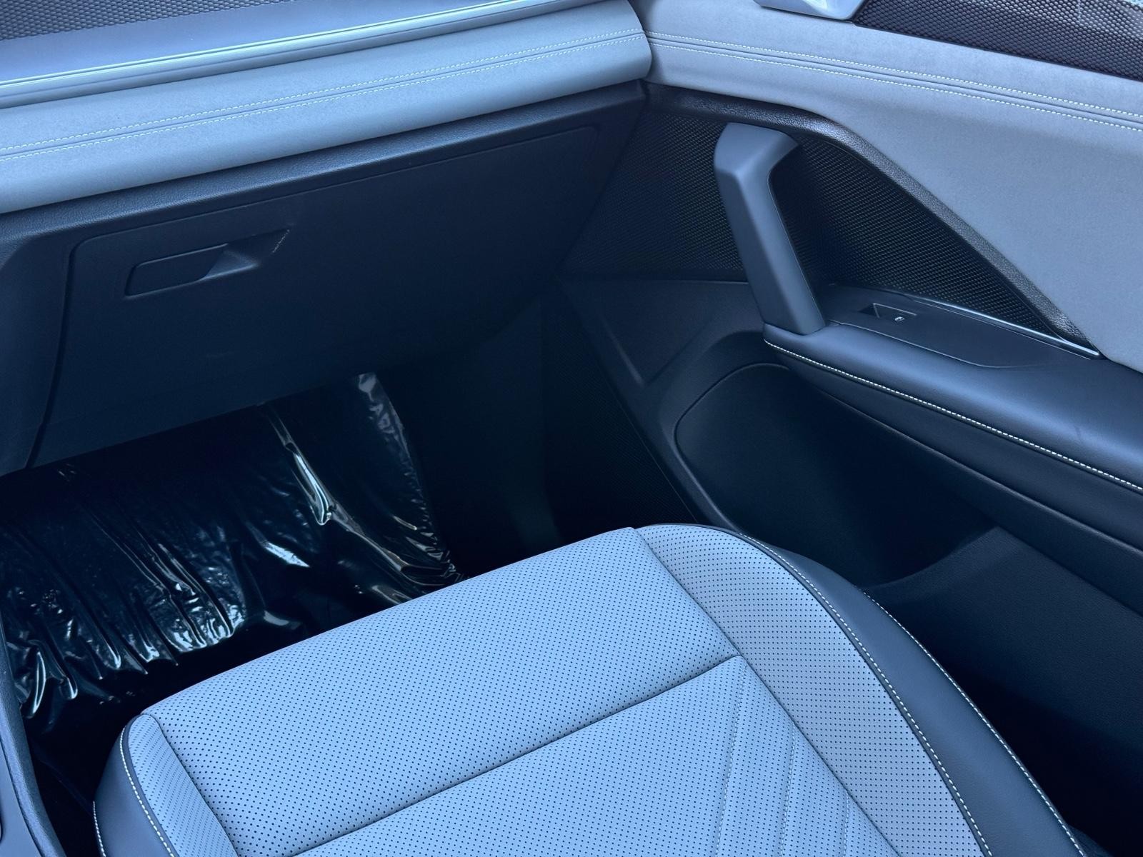 Volkswagen Tiguan Vehicle Image 09