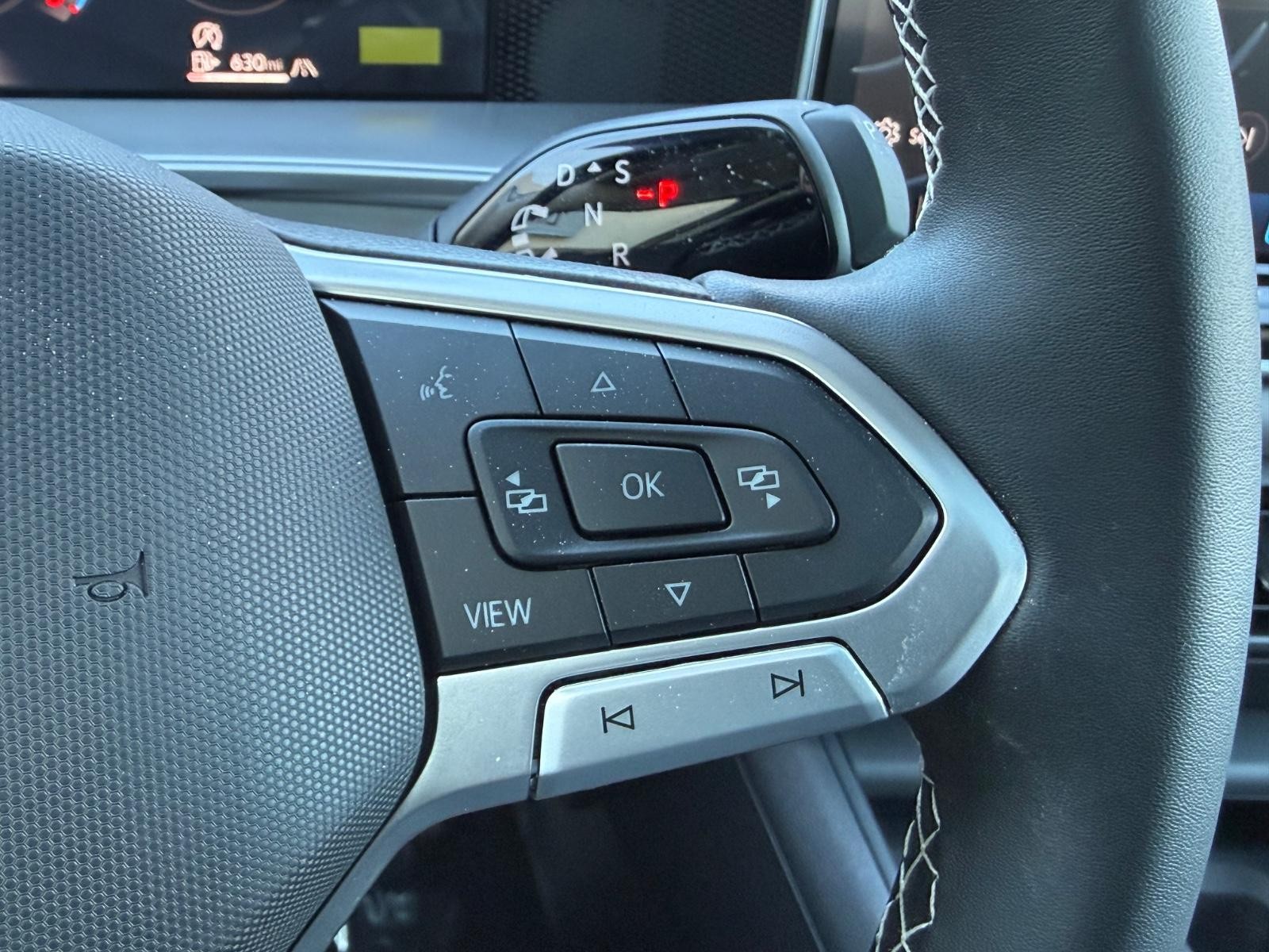 Volkswagen Tiguan Vehicle Image 11