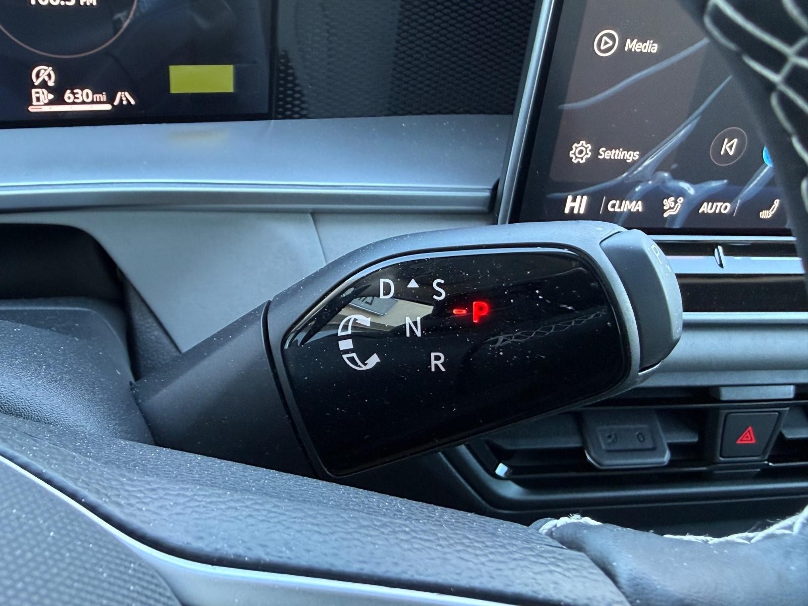 Volkswagen Tiguan Vehicle Image 12