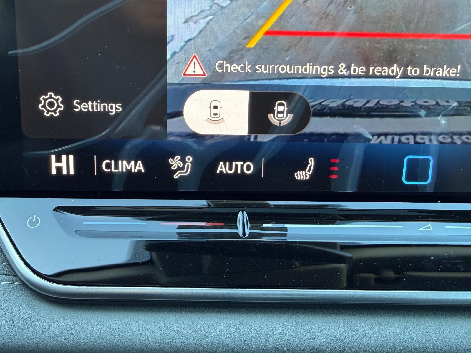 Volkswagen Tiguan Vehicle Image 14