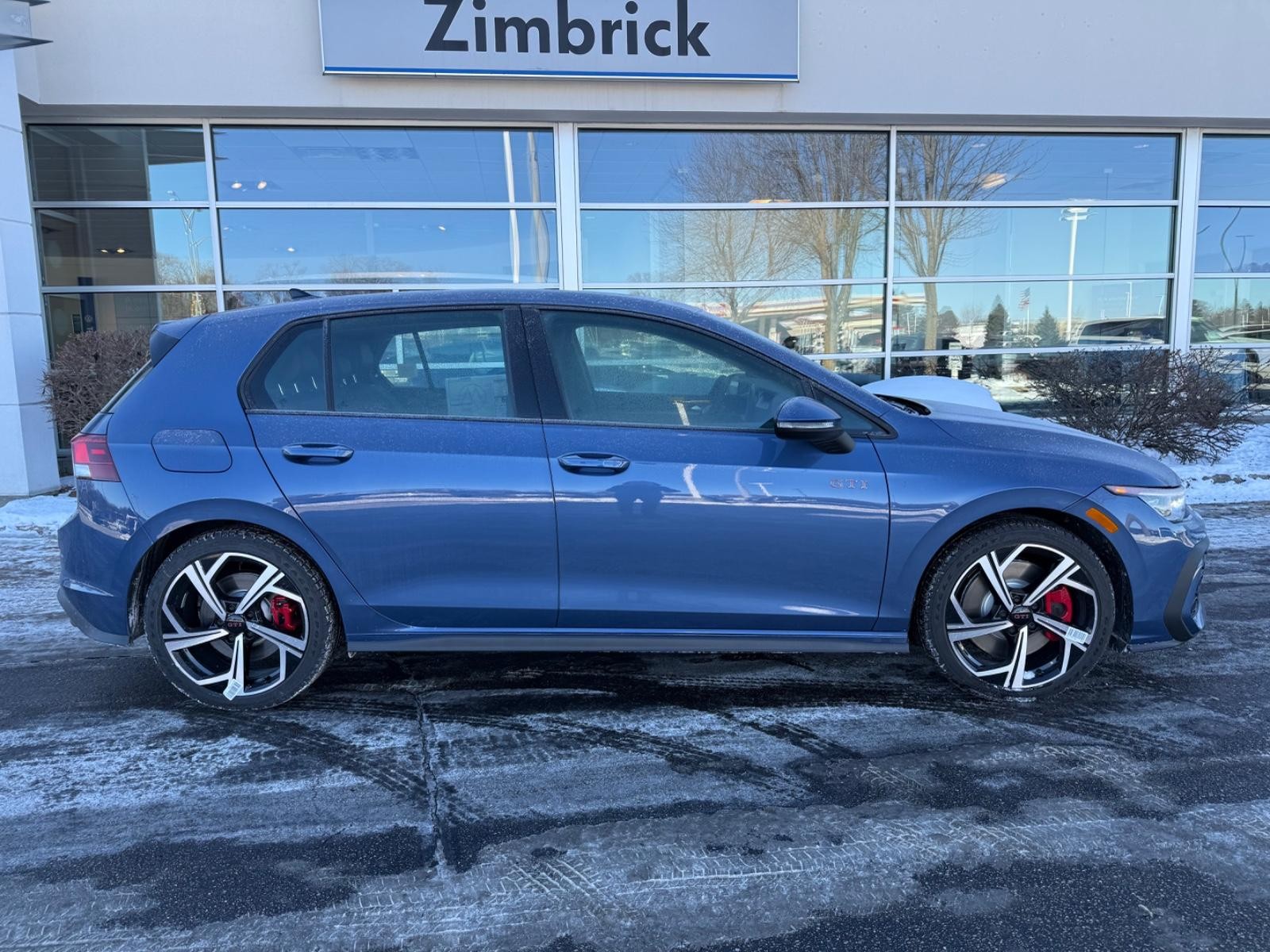 Volkswagen Golf GTI Vehicle Image 02